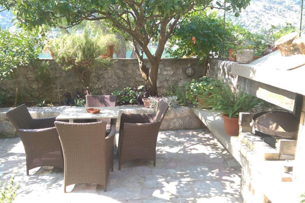 Garden Apartment- Near Sea 2 Dobrota Eksteriør bilde
